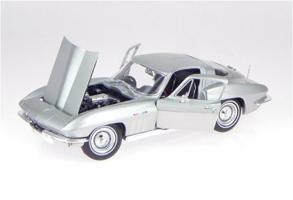 MAISTO CHEVROLET CORVETTE 1965 1:18 SILVER