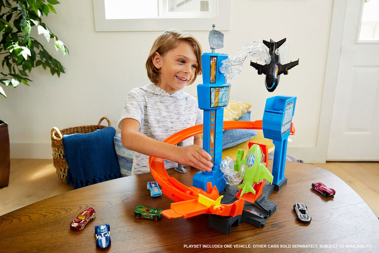 Hot Wheels Jet Jump Airport Playset Continuous Motorized Action (1 piece)