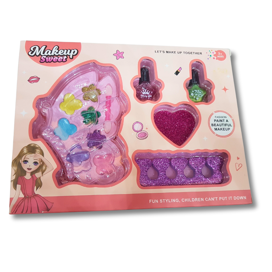 Little Fashionista's Delight: 3+ Years Girls' Make Up Set for Endless Fun & Creative Styling!