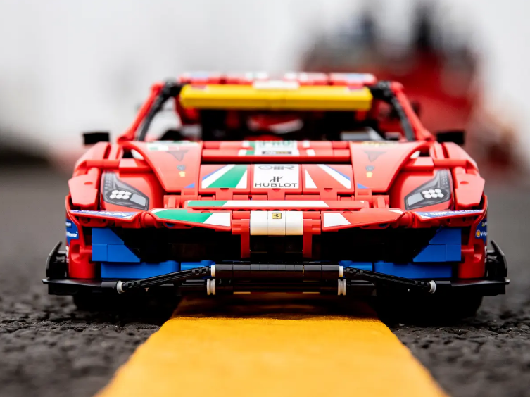 Build your own  Technic Ferrari 488 GTE AF CORSE #51