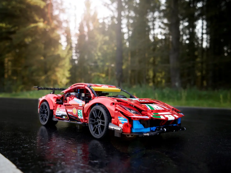 Build your own  Technic Ferrari 488 GTE AF CORSE #51