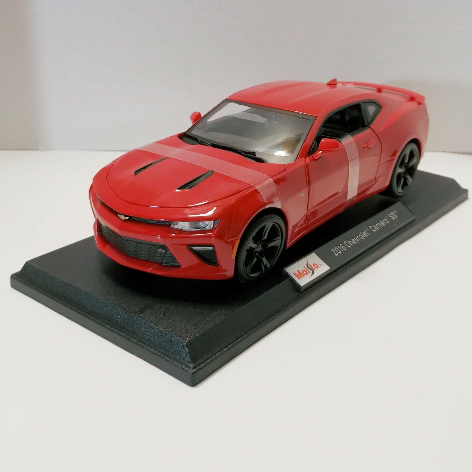 Maisto 2016 Chevrolet Camaro SS Red Special Edition 1/18 Diecast 31689 Model Car